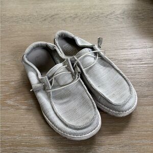 Hey Dudes Wendy women’s grey canvas mesh slip on sneakers shoes size 9